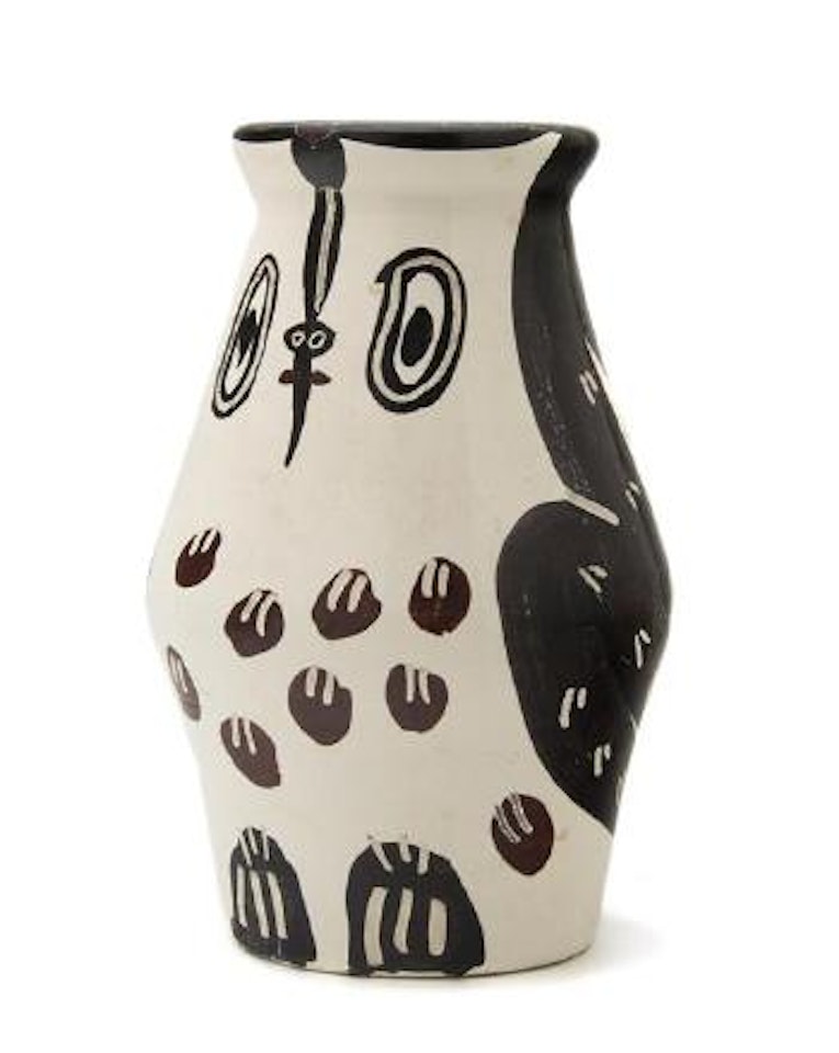 Hibou marron noir vase by Pablo Picasso