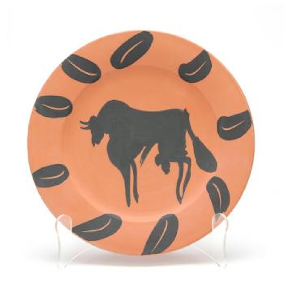 Bull, rim with leaves (A.R. 394) by Pablo Picasso